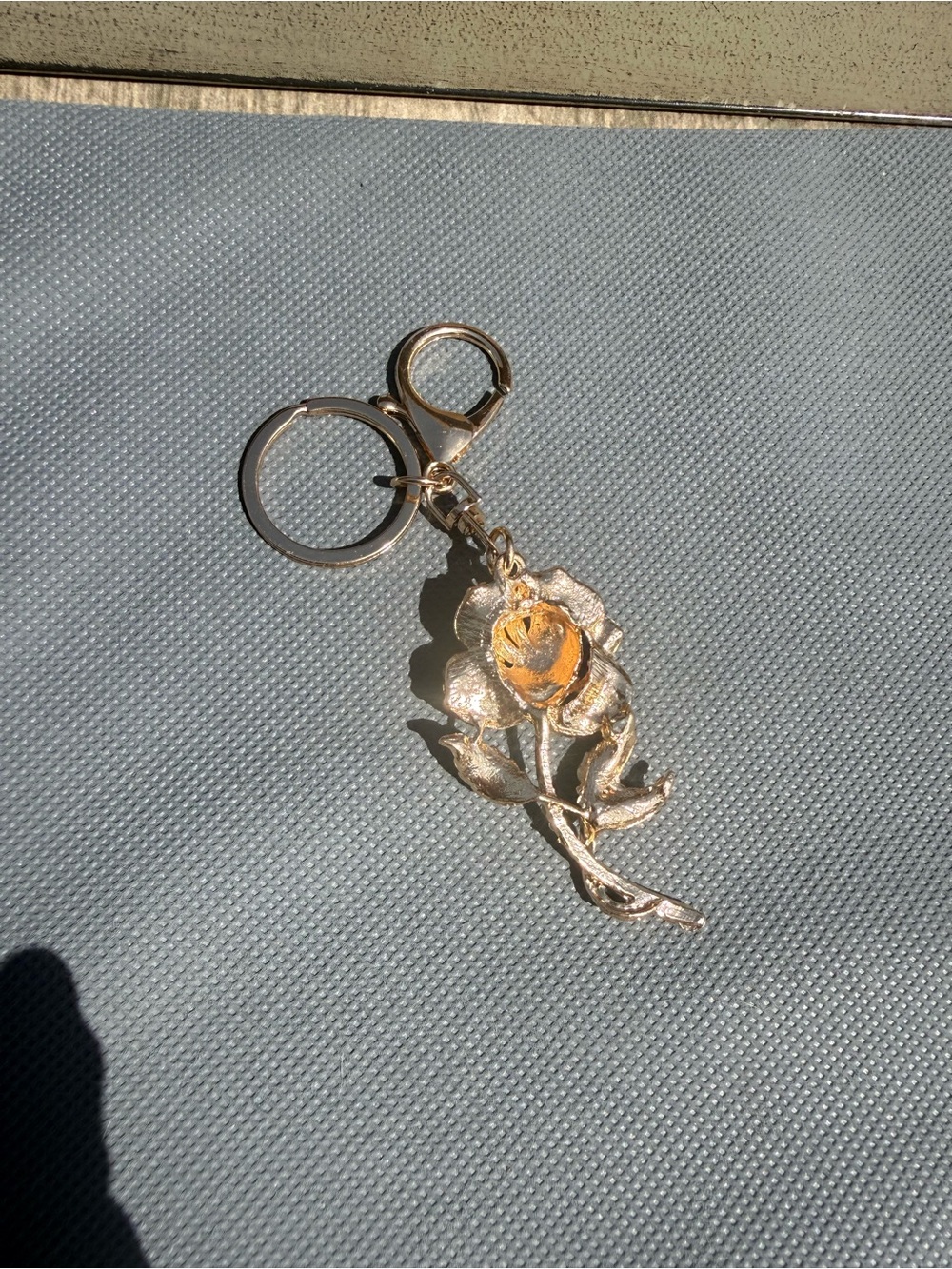 NWT Pink Crystal Rose Keyring with Green Accent Leaves Rhinestone - Picture 6 of 7